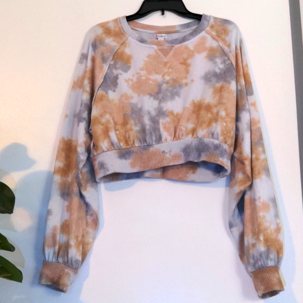Cropped long sleeve lightweight sweater